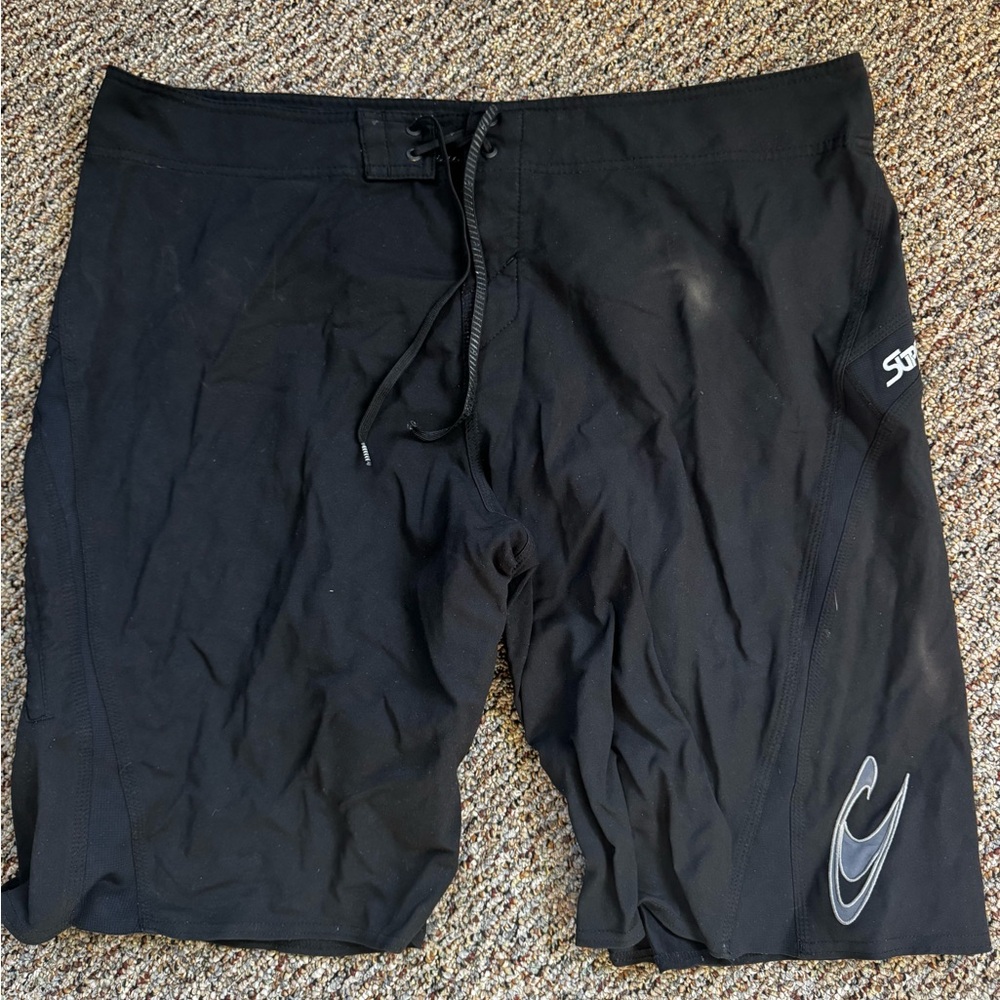 O'Neill Superfreak Stretch Boardshorts in classic black. Men’s size 40